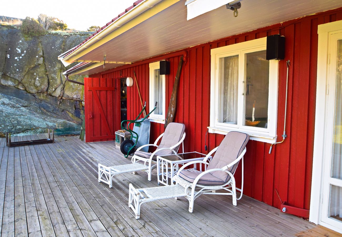 House in Hälleviksstrand - Two charming red cottages in Hälleviksstrand | SE09133