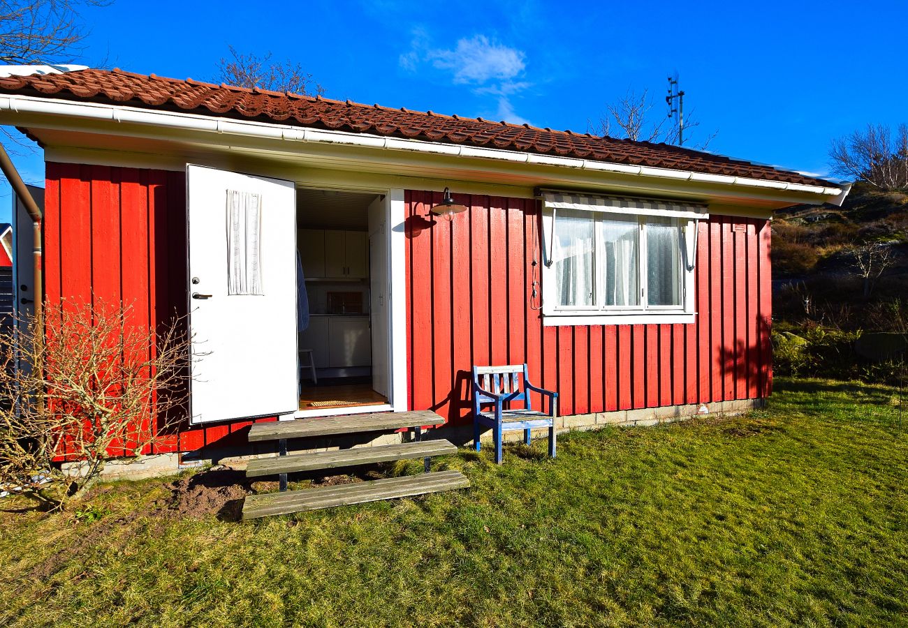 House in Hälleviksstrand - Two charming red cottages in Hälleviksstrand | SE09133