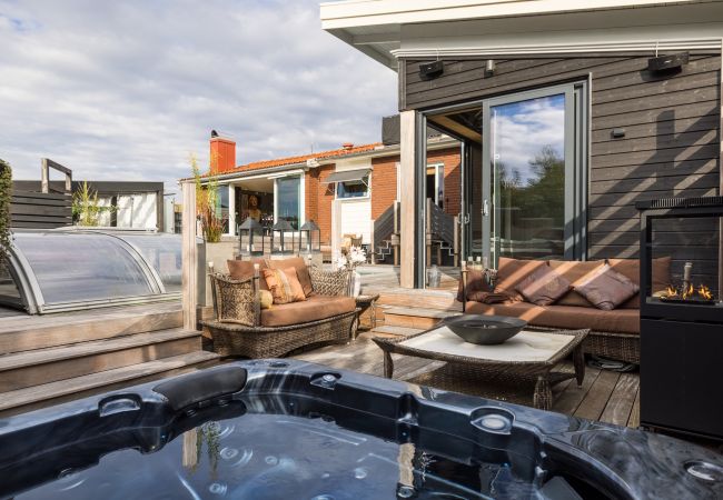 House in Stenungsund - Spacious and exclusive house in Stenungsund with pool, sauna and close to the sea | SE09109 House in Stenungsund - Spacious and exclusive house in Stenungsund with pool, sauna and close to the sea | SE09109