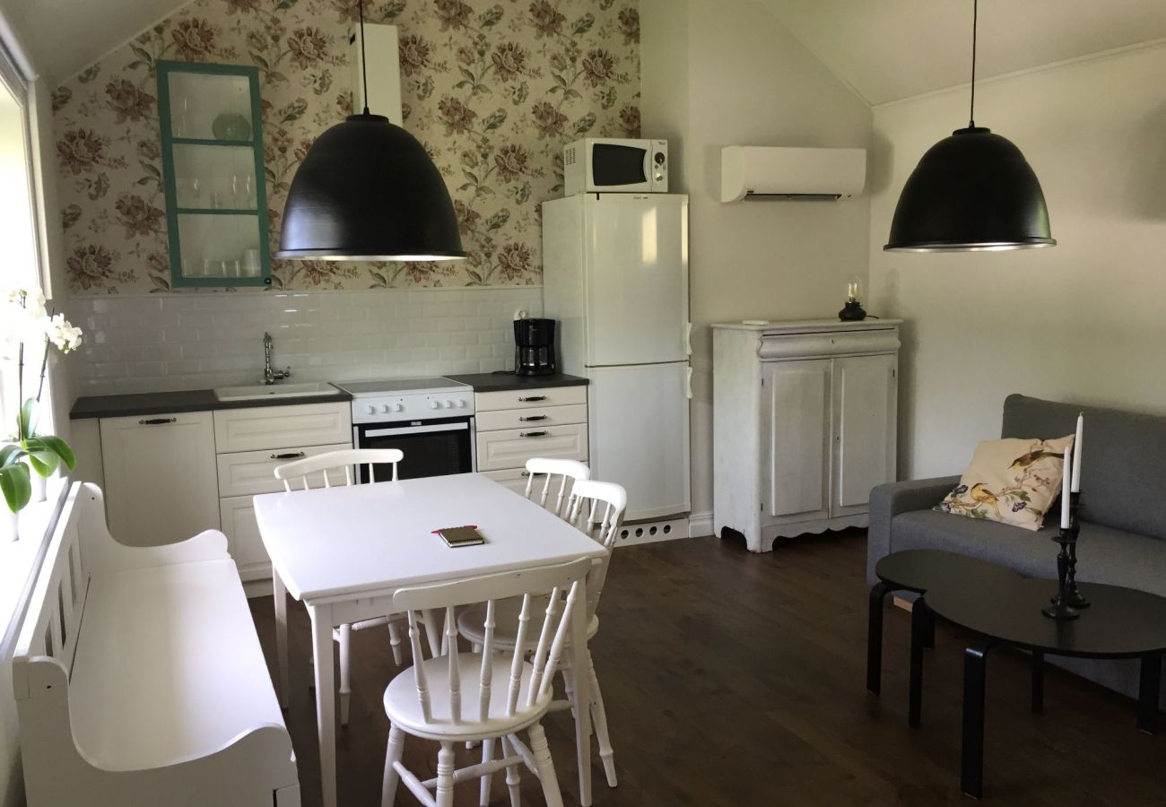 House in Höviksnäs - Charming cottage in Höviksnäs just 500m from the sea | SE09116