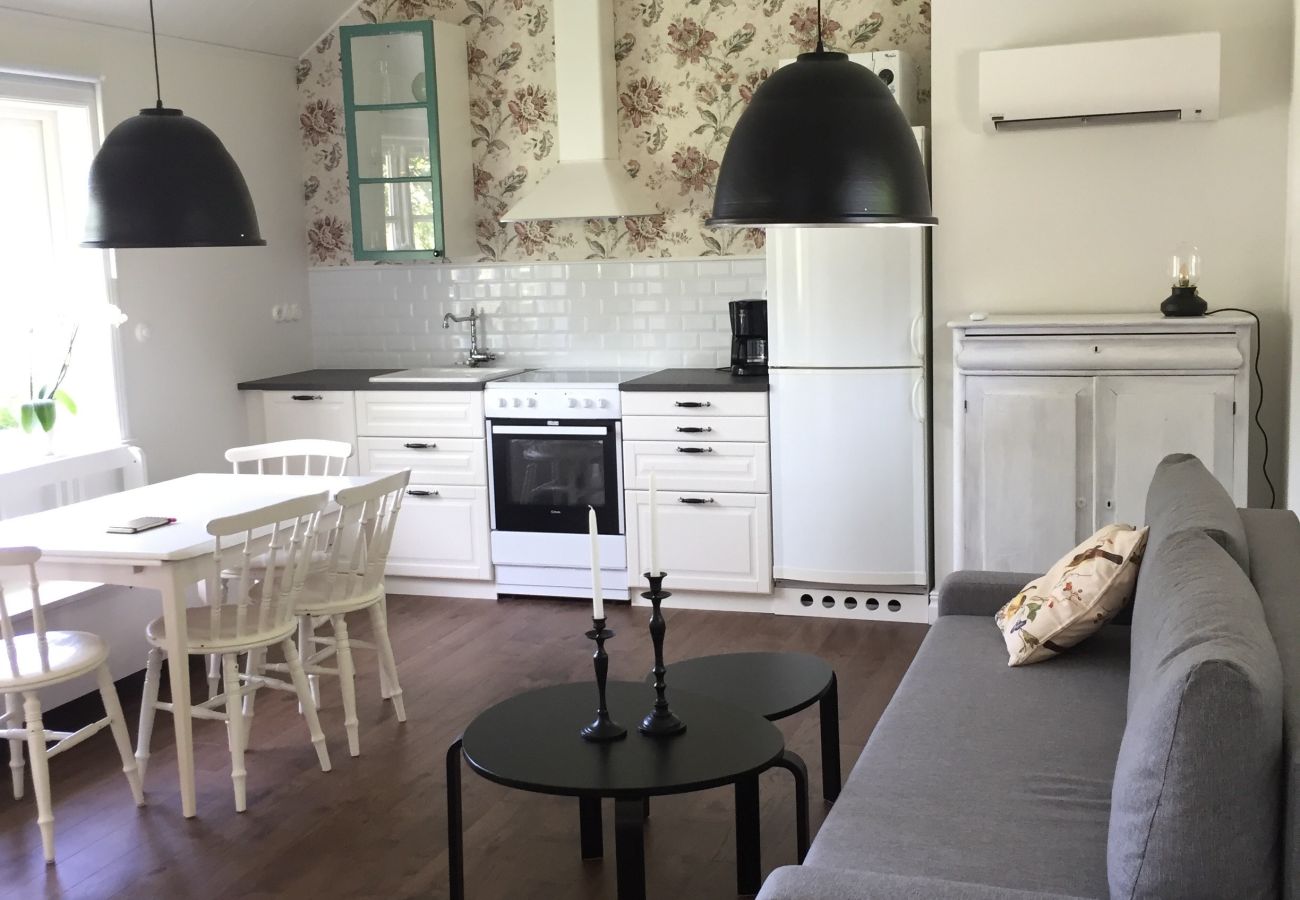 House in Höviksnäs - Charming cottage in Höviksnäs just 500m from the sea | SE09116