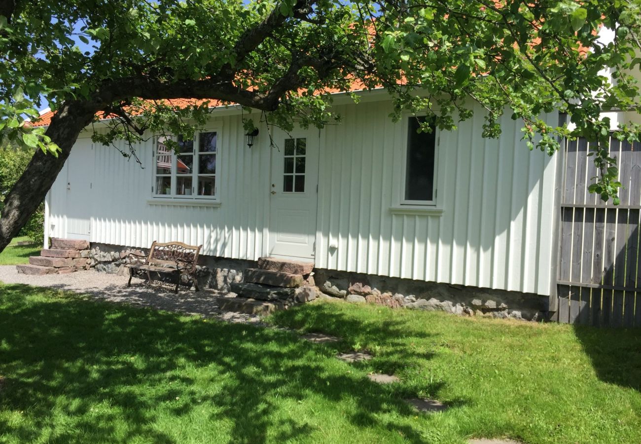 House in Höviksnäs - Charming cottage in Höviksnäs just 500m from the sea | SE09116