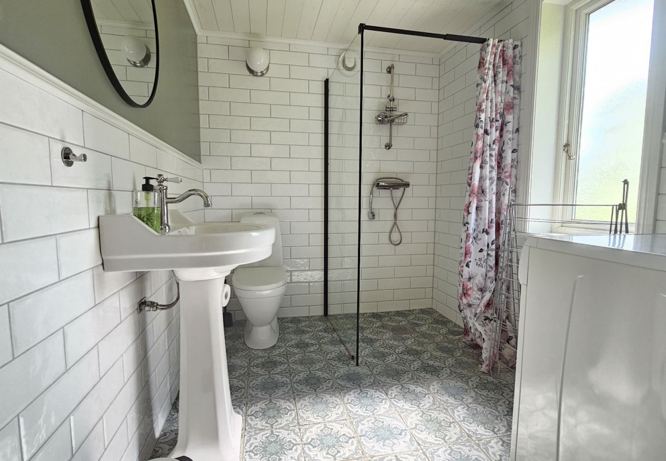 House in Höviksnäs - Charming cottage in Höviksnäs just 500m from the sea | SE09116