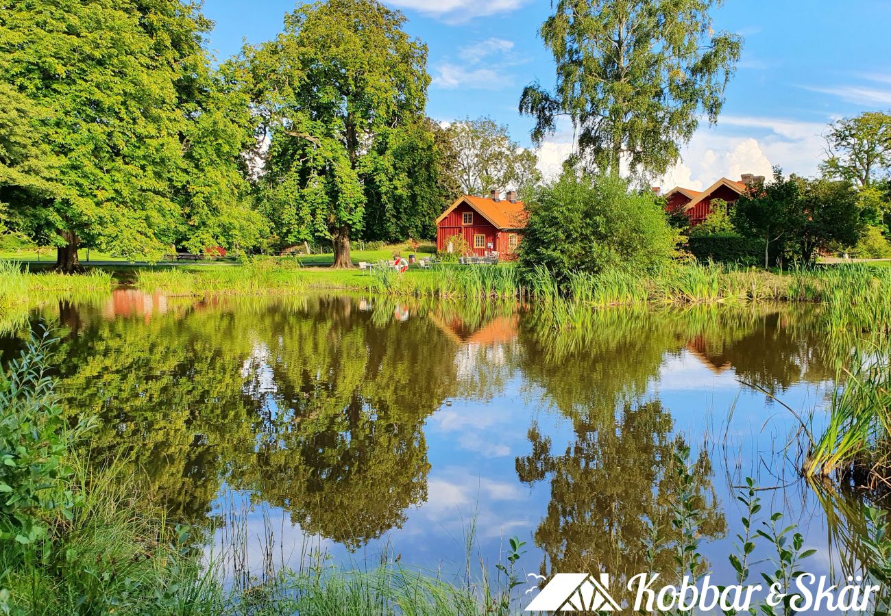 House in Hjälteby - Cottage with Natural Plot and Sauna on Mjörn | SE09134