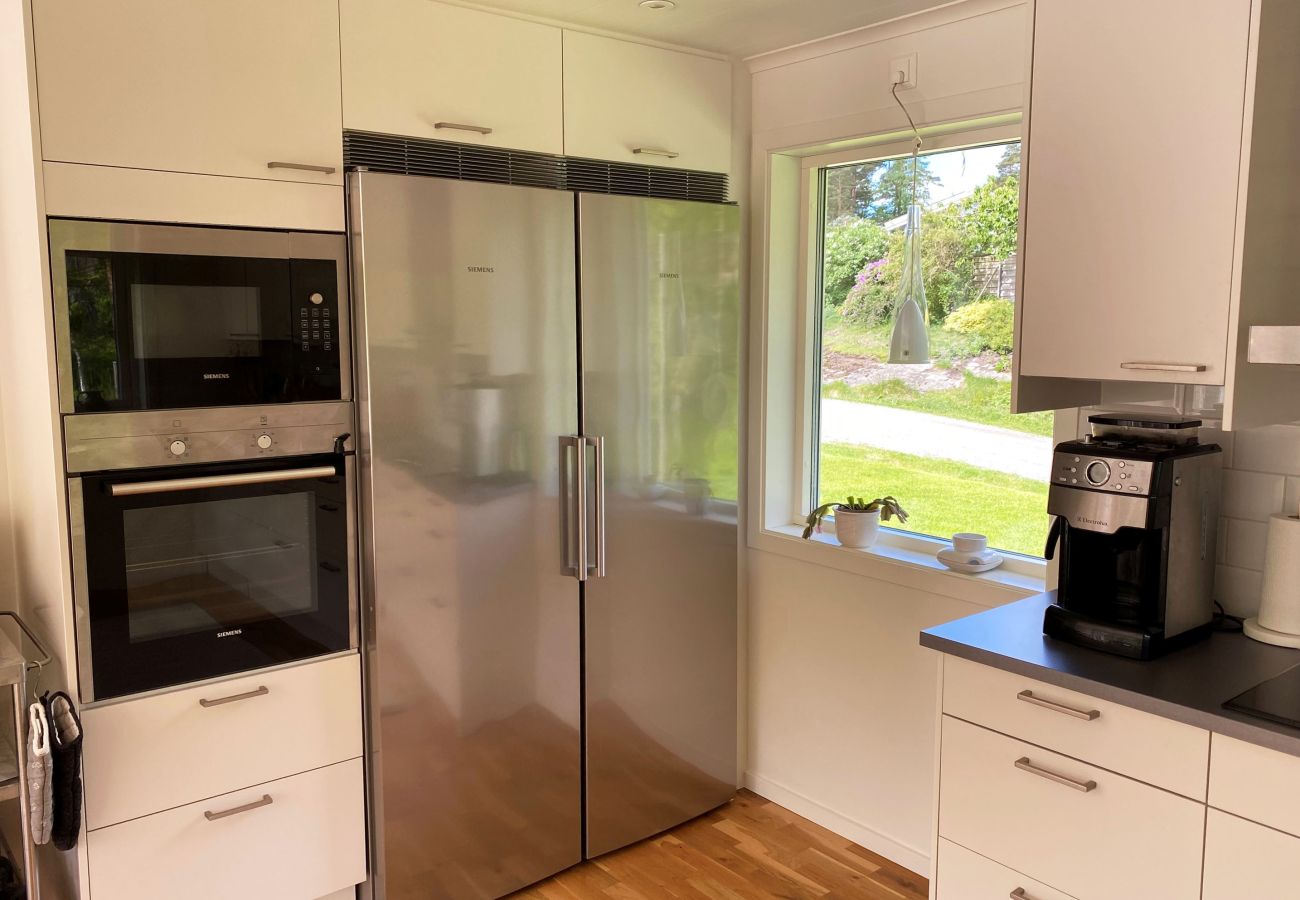 House in Varekil - Well-kept house with sauna, pool table, 650 m to the beach | SE09135