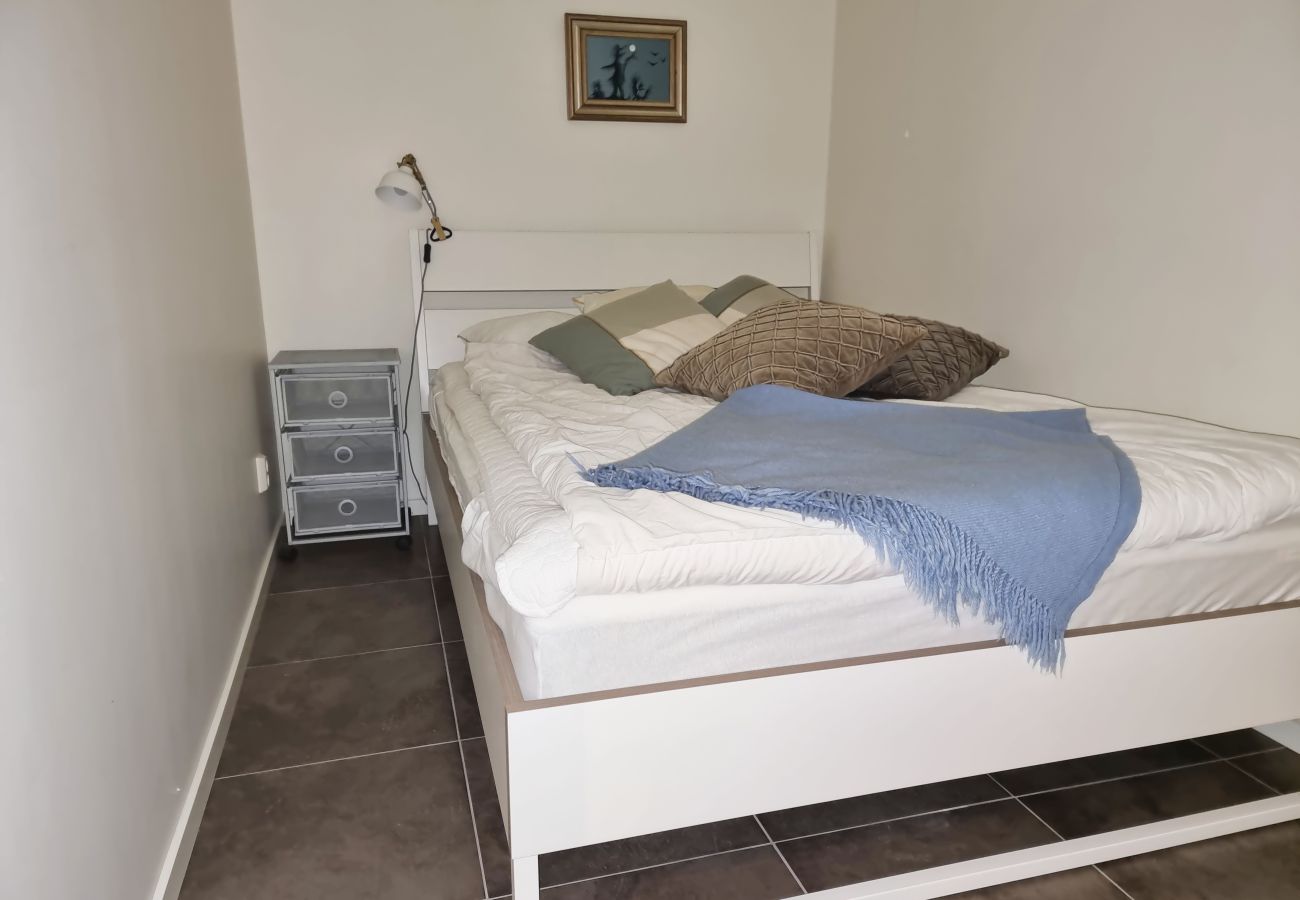 House in Varekil - Well-kept house with sauna, pool table, 650 m to the beach | SE09135