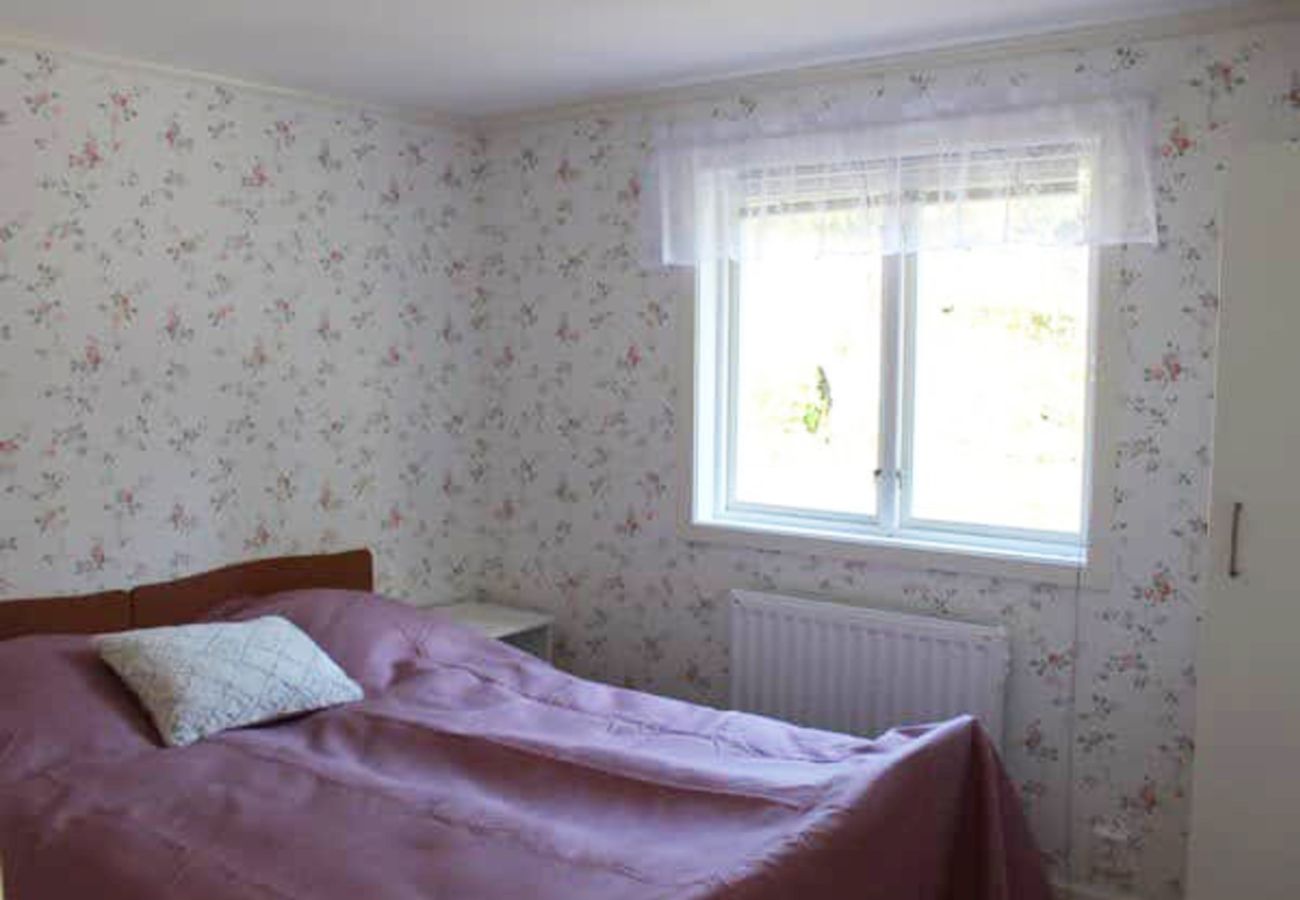 House in Henån - Peaceful forest, two cottages 600 m from sea | SE09136