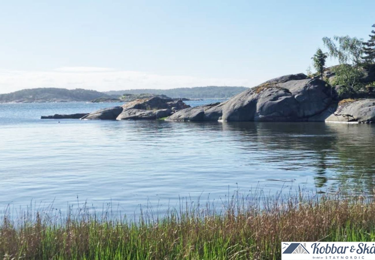 House in Henån - Peaceful forest, two cottages 600 m from sea | SE09136