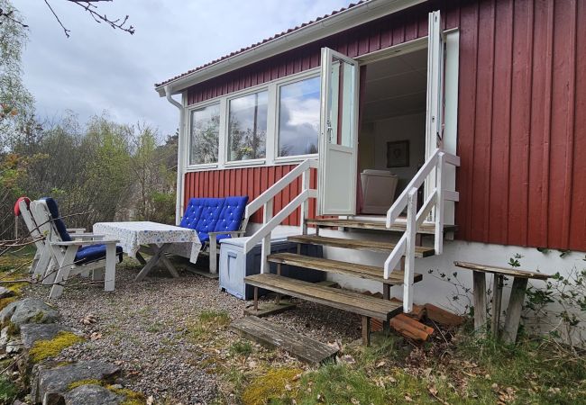 House in Varekil - Cottage in beautiful rocky surroundings on Mjörn, only 300m from the sea | SE09115 House in Varekil - Cottage in beautiful rocky surroundings on Mjörn, only 300m from the sea | SE09115