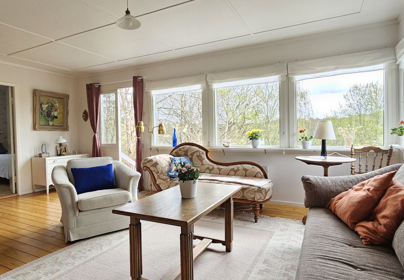 House in Varekil - Cottage in beautiful rocky surroundings on Mjörn, only 300m from the sea | SE09115
