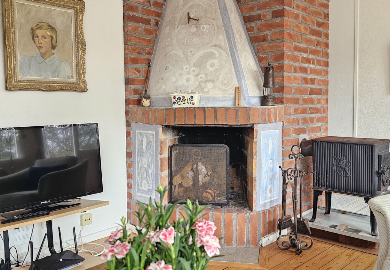 House in Varekil - Cottage in beautiful rocky surroundings on Mjörn, only 300m from the sea | SE09115