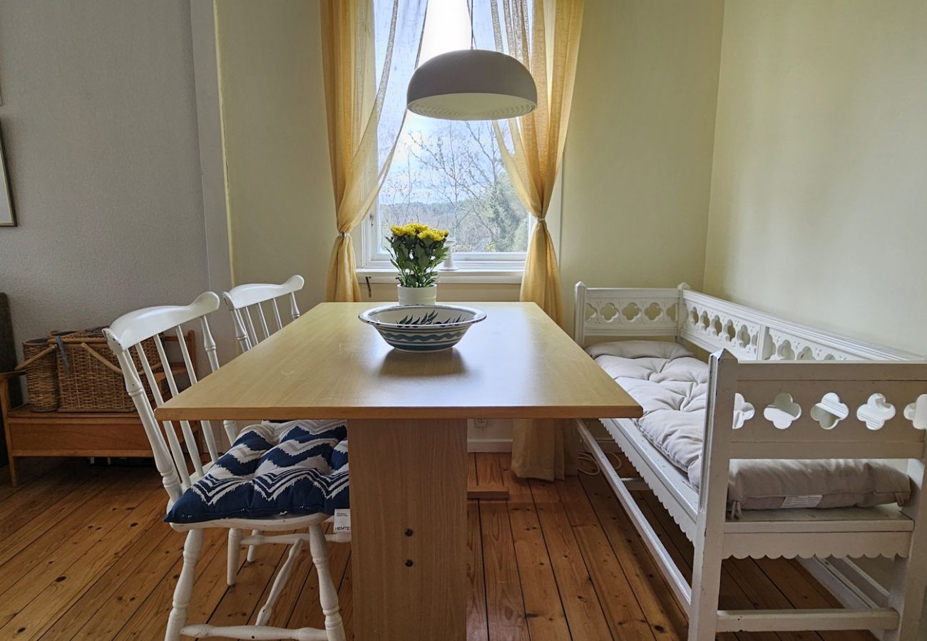 House in Varekil - Cottage in beautiful rocky surroundings on Mjörn, only 300m from the sea | SE09115