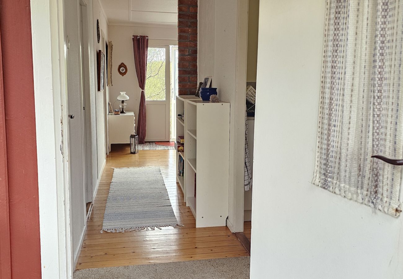 House in Varekil - Cottage in beautiful rocky surroundings on Mjörn, only 300m from the sea | SE09115