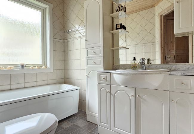 House in Ellös - Spacious holiday home in Ellös, 300 m to a beautiful sandy beach | SE09113 House in Ellös - Spacious holiday home in Ellös, 300 m to a beautiful sandy beach | SE09113