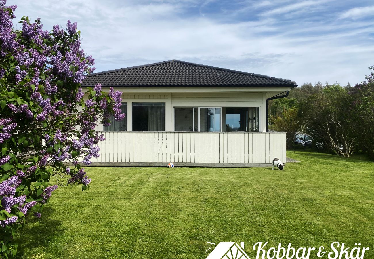 House in Ellös - Holiday home in Ellös, 300 m to a sandy beach | SE09113