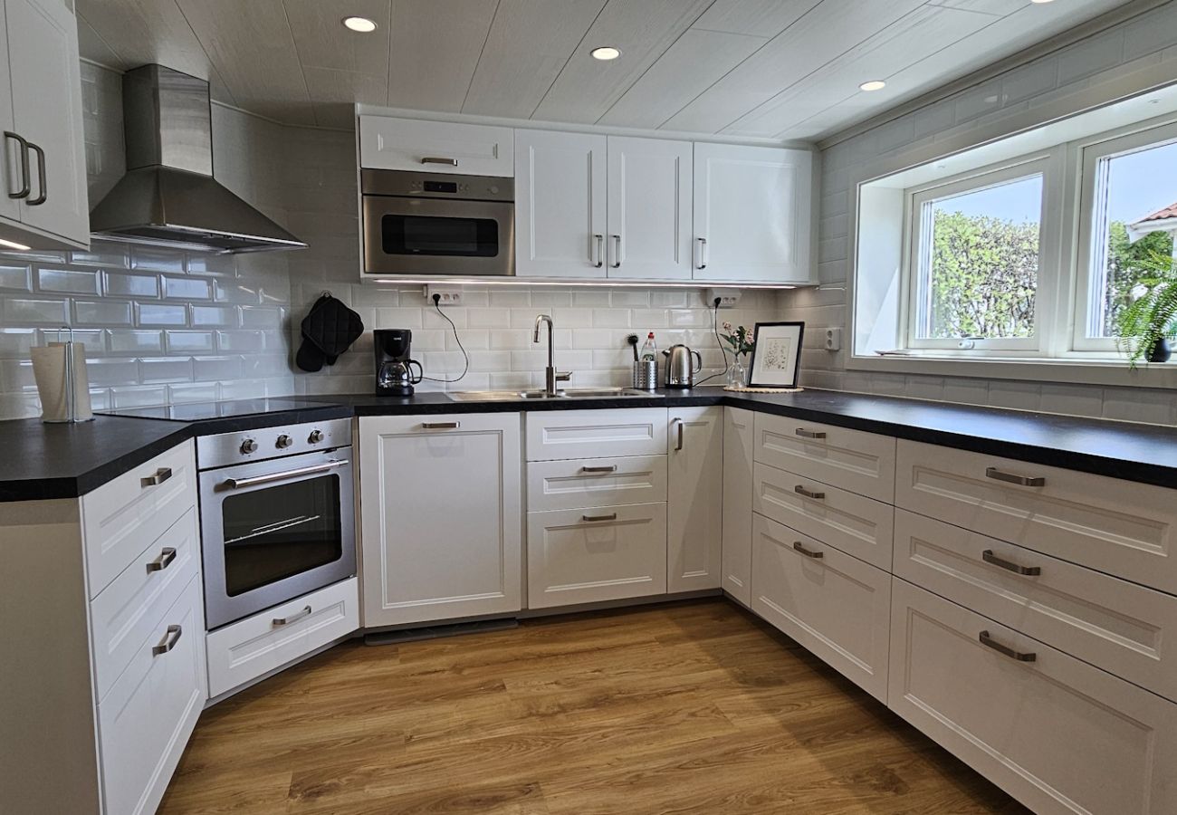 Apartment in Skärhamn - Newly renovated apartment in Skärhamn within walking distance to the beach | SE09138