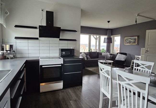 Apartment in Höviksnäs - Apartment in Höviksnäs, 300 m from the sea with a view of the Tjörn Bridge | SE09112 Apartment in Höviksnäs - Apartment in Höviksnäs, 300 m from the sea with a view of the Tjörn Bridge | SE09112