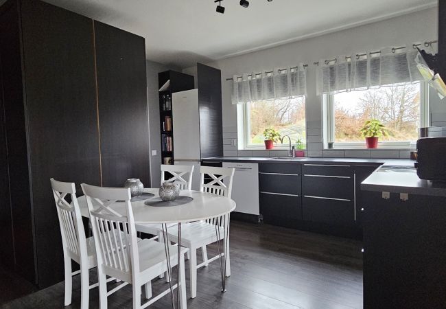 Apartment in Höviksnäs - Apartment in Höviksnäs, 300 m from the sea with a view of the Tjörn Bridge | SE09112 Apartment in Höviksnäs - Apartment in Höviksnäs, 300 m from the sea with a view of the Tjörn Bridge | SE09112