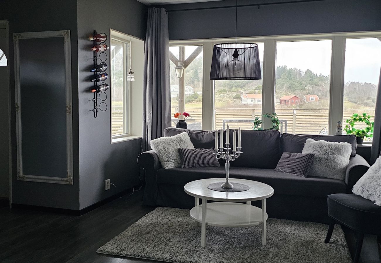 Apartment in Höviksnäs - Apartment in Höviksnäs, 300 m from the sea with a view of the Tjörn Bridge | SE09112