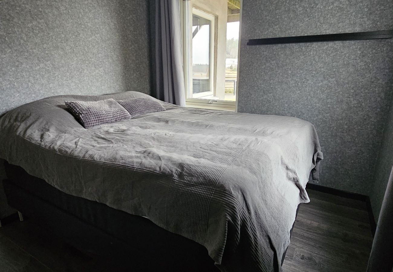 Apartment in Höviksnäs - Apartment in Höviksnäs, 300 m from the sea with a view of the Tjörn Bridge | SE09112