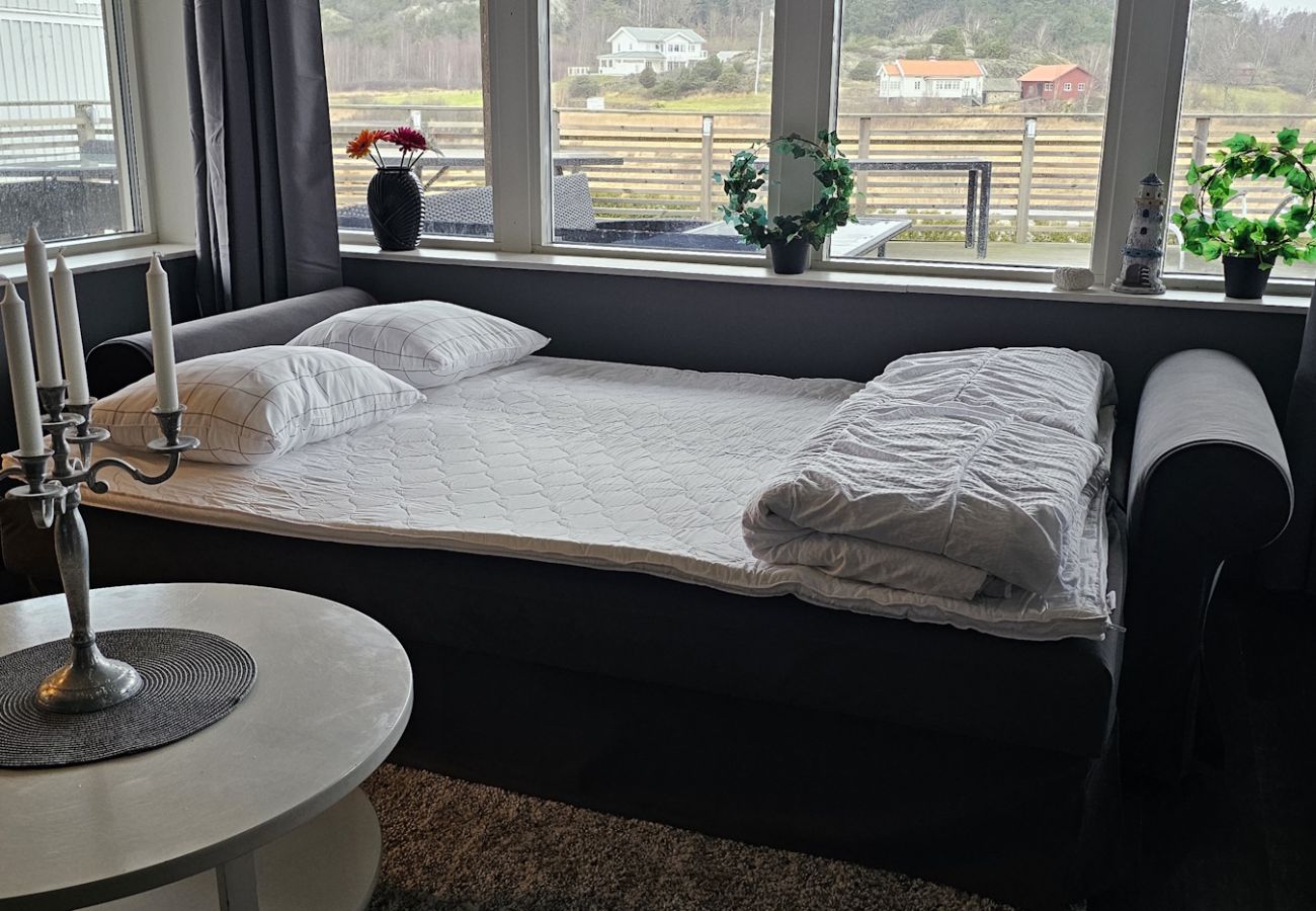 Apartment in Höviksnäs - Apartment in Höviksnäs, 300 m from the sea with a view of the Tjörn Bridge | SE09112