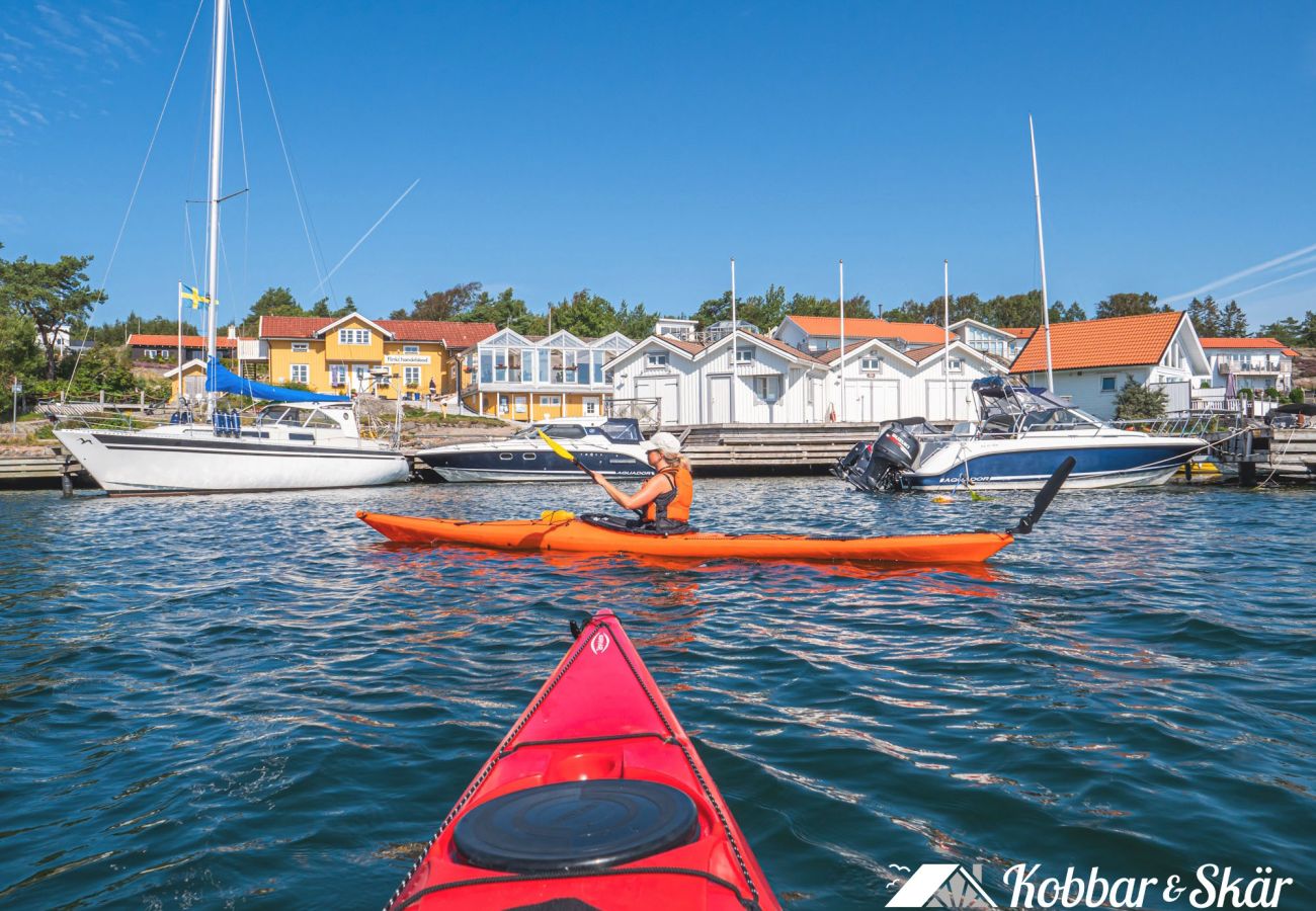 House in Höviksnäs - Apartment in Höviksnäs, 300 m from the sea with a view of the Tjörn Bridge | SE09112