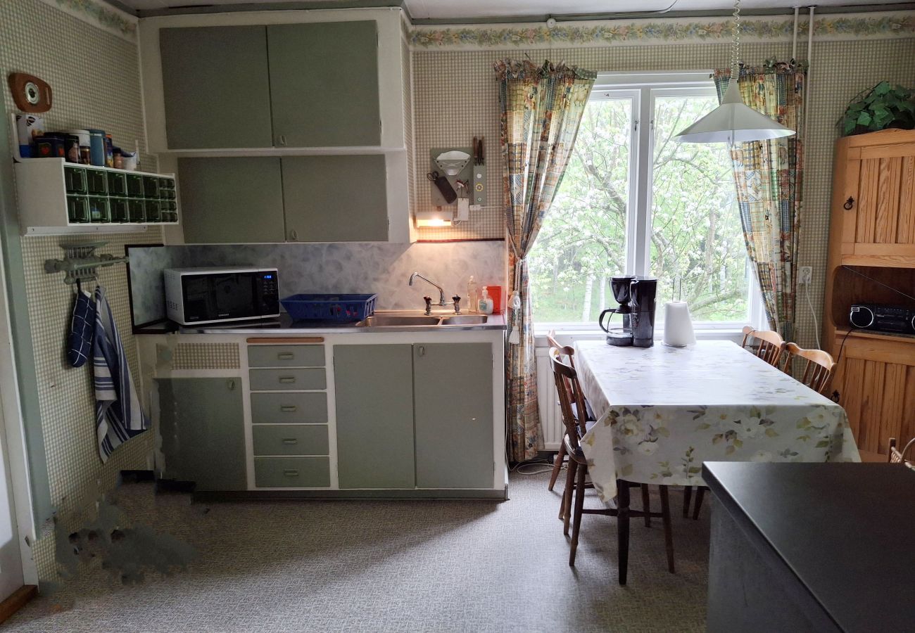 House in Lönsboda -  Charming Holiday Home in Forest Idyll near Tosthult | SE01078