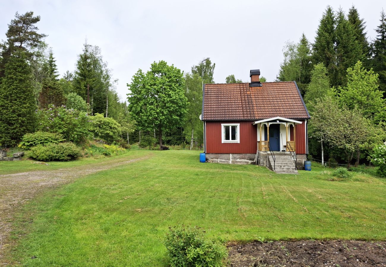 House in Lönsboda -  Charming Holiday Home in Forest Idyll near Tosthult | SE01078