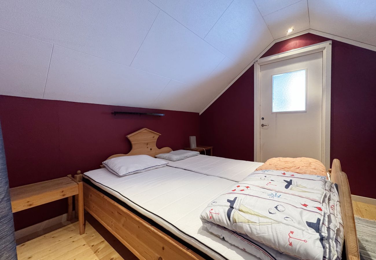 House in Skillingsfors - Secluded Cabin in Beautiful Wilderness, Skillingsfors | SE18032