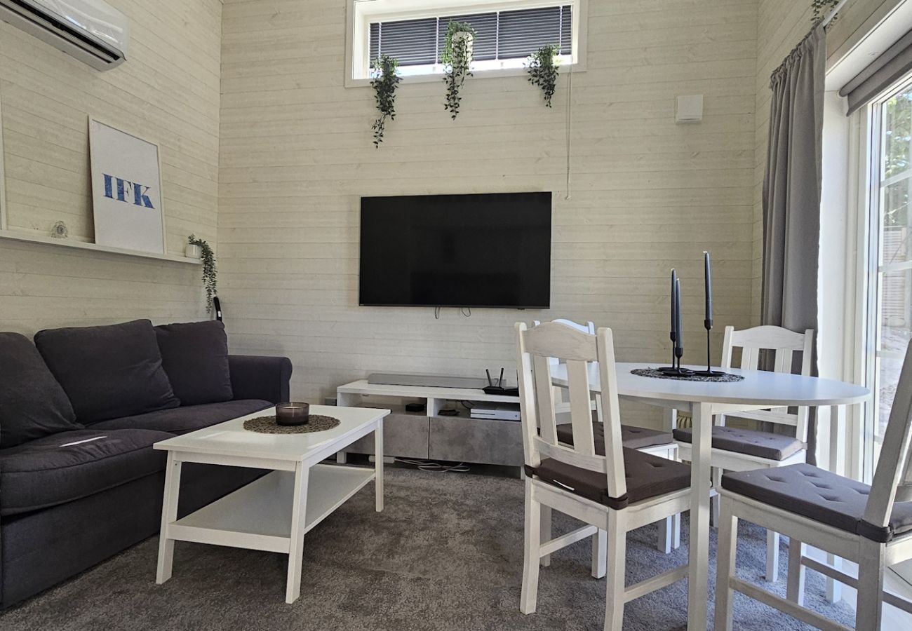 Cottage in Varekil - Modern studio house in Rossö, 370 m to the sea | SE09138