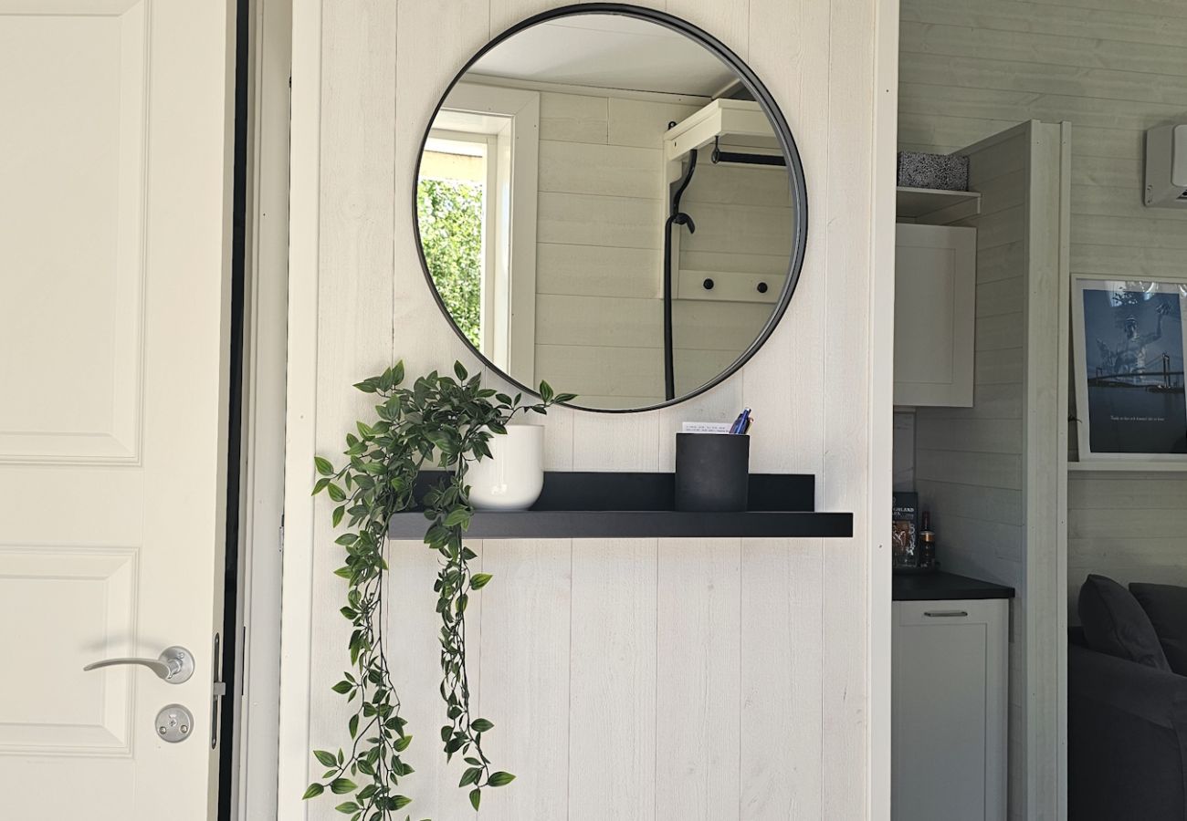 Cottage in Varekil - Modern studio house in Rossö, 370 m to the sea | SE09138