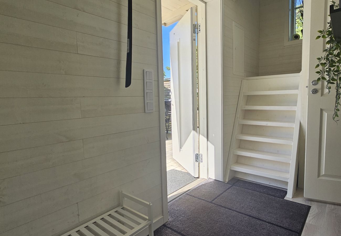 Cottage in Varekil - Modern studio house in Rossö, 370 m to the sea | SE09138