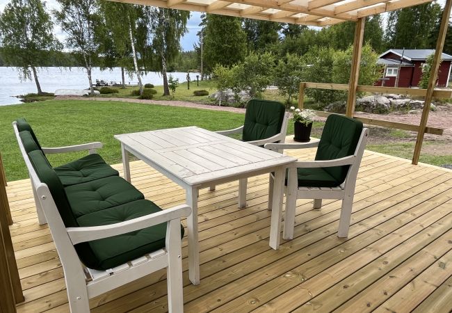 House in Vena - Red Cottage with Lakefront Location at Nerbjärken – Peaceful Retreat near Hultsfred | SE05088 House in Vena - Red Cottage with Lakefront Location at Nerbjärken – Peaceful Retreat near Hultsfred | SE05088