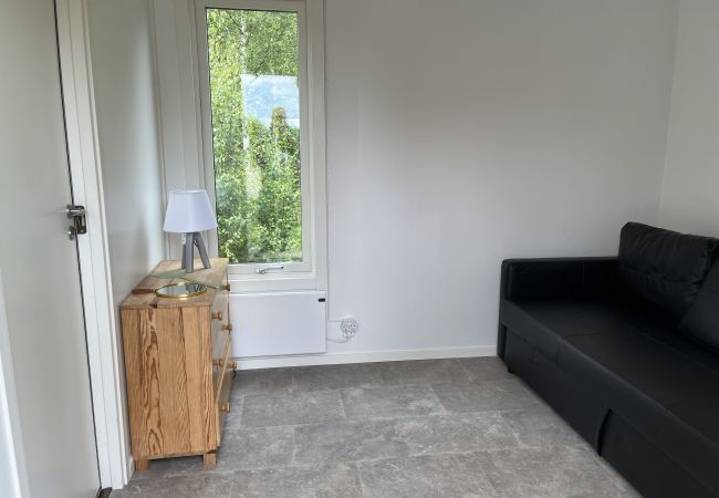 House in Vena - Red Cottage with Lakefront Location at Nerbjärken – Peaceful Retreat near Hultsfred | SE05088 House in Vena - Red Cottage with Lakefront Location at Nerbjärken – Peaceful Retreat near Hultsfred | SE05088