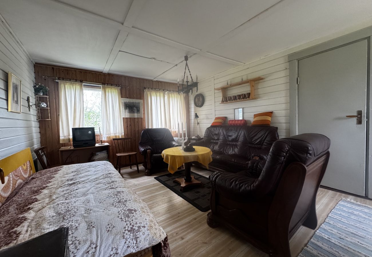 House in Hällevadsholm - Cozy wilderness cabin at Kynnefjäll – close to lake, nature and hiking trails |SE09081