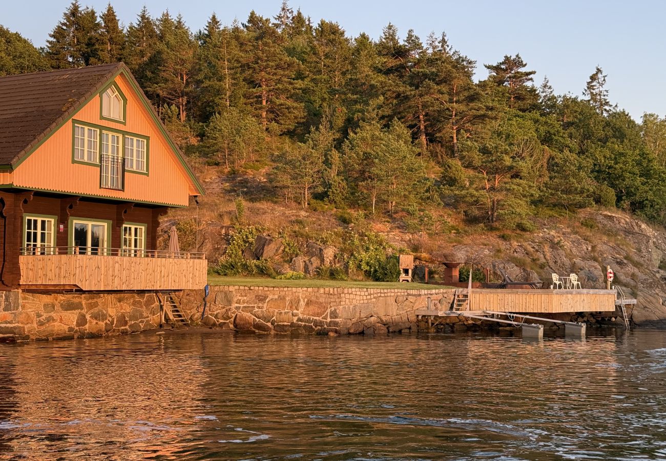 House in Munkedal - Log cabin with pool, sauna and boat by Torreby Castle | SE09080