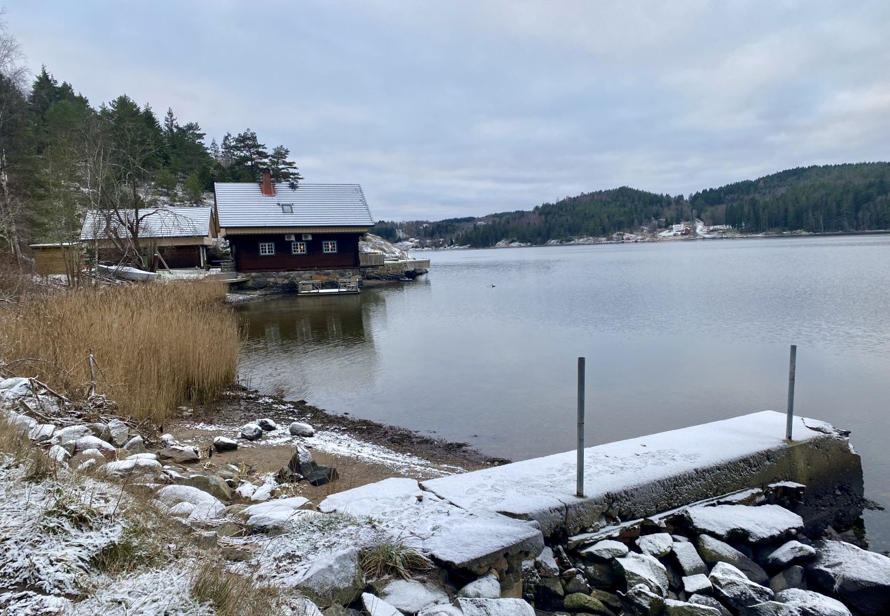 House in Munkedal - Log cabin with pool, sauna and boat by Torreby Castle | SE09080