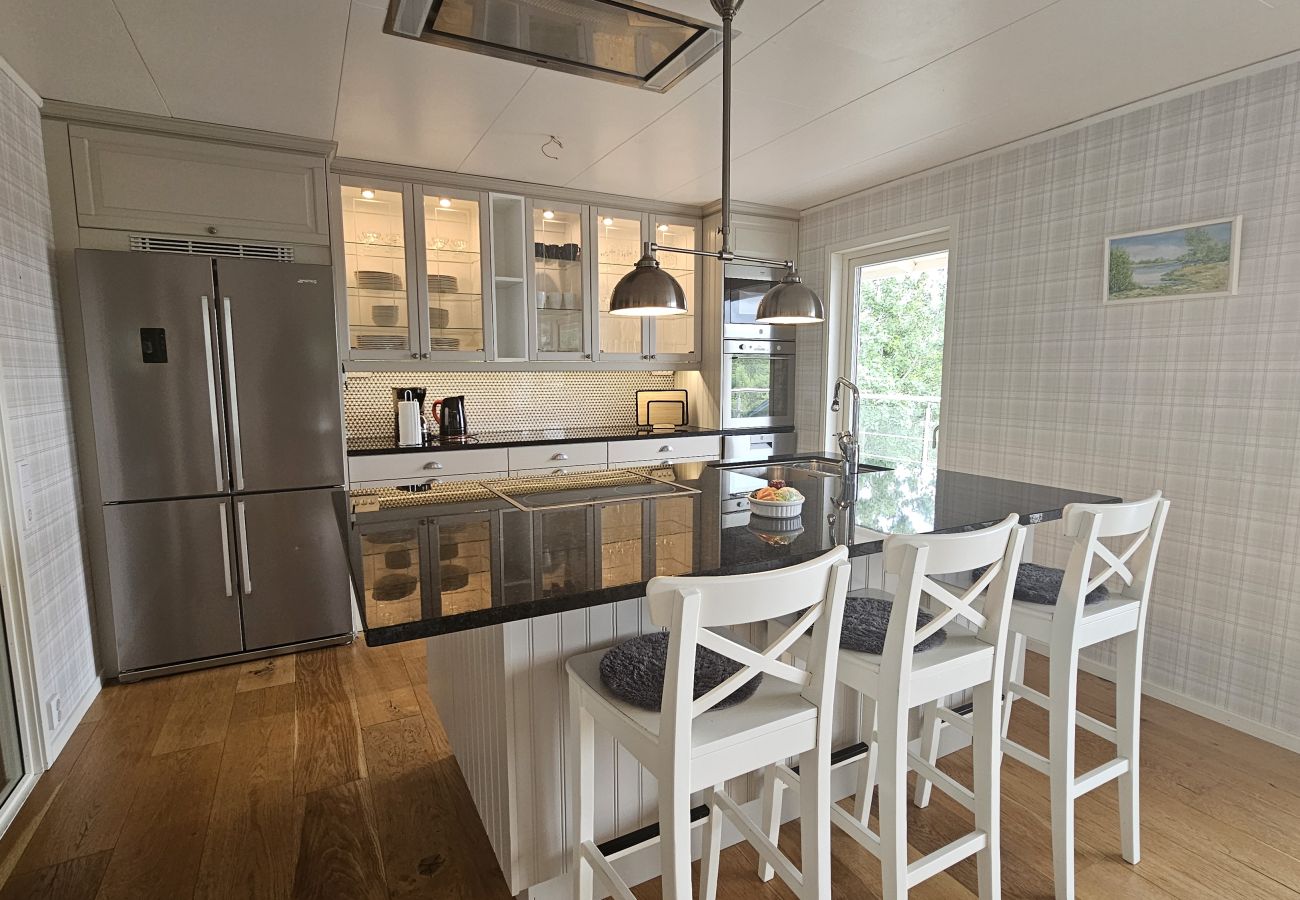 House in Svanesund - Large house with sauna, playground and close to the beach in Svanesund | SE09140