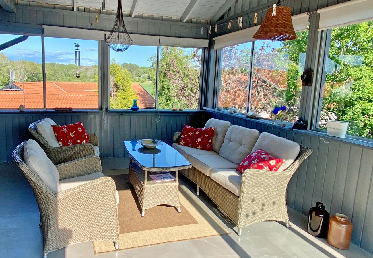 House in Ellös - Apartment in Stocken, sauna & boat, 250 m from the sea | SE09142