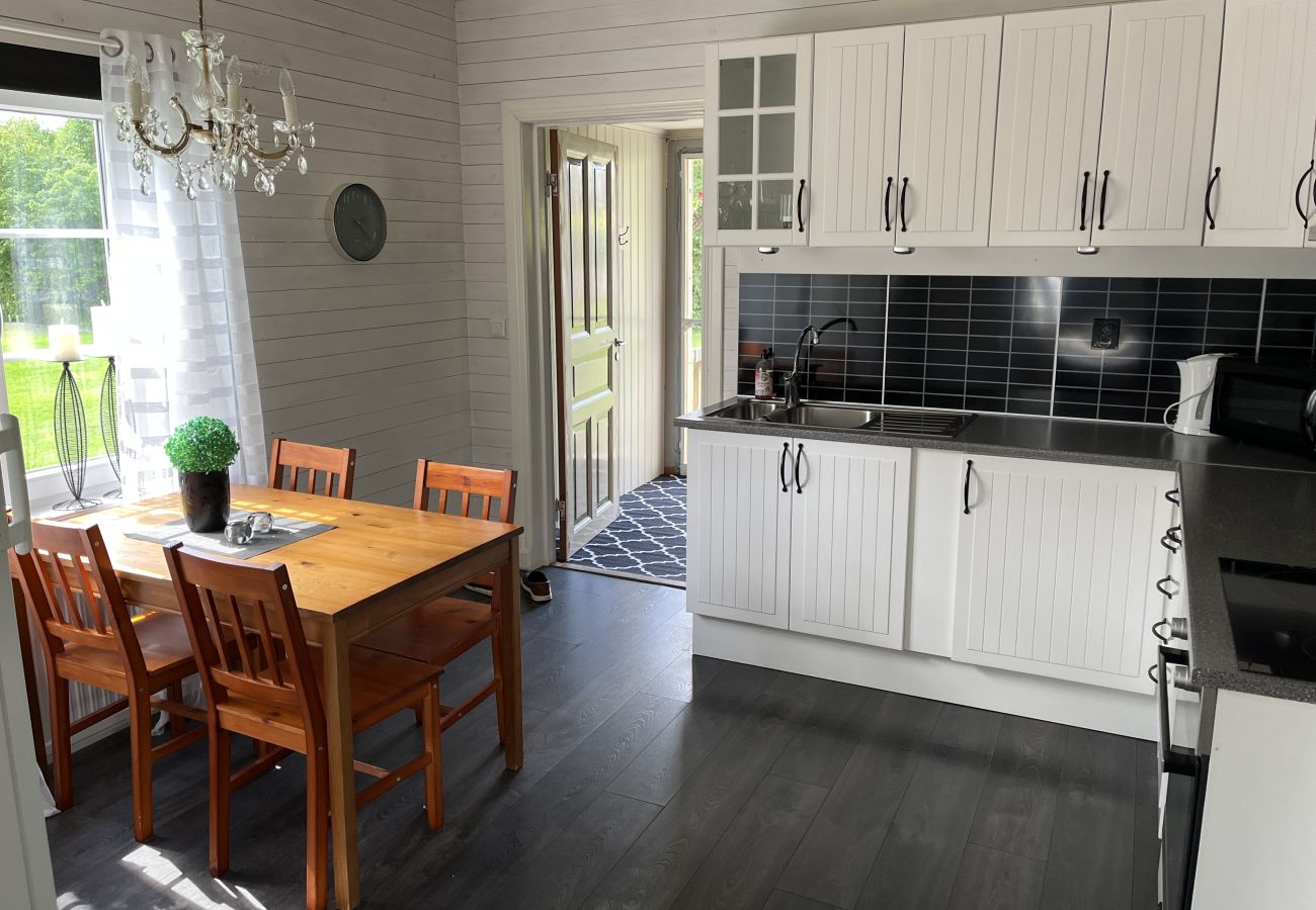 Villa in Vimmerby - Charming red cottage by the golf course – near Vimmerby and Astrid Lindgren's World | SE05090
