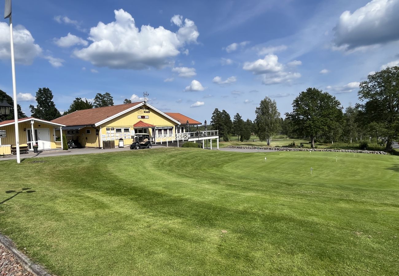 Villa in Vimmerby - Charming red cottage by the golf course – near Vimmerby and Astrid Lindgren's World | SE05090