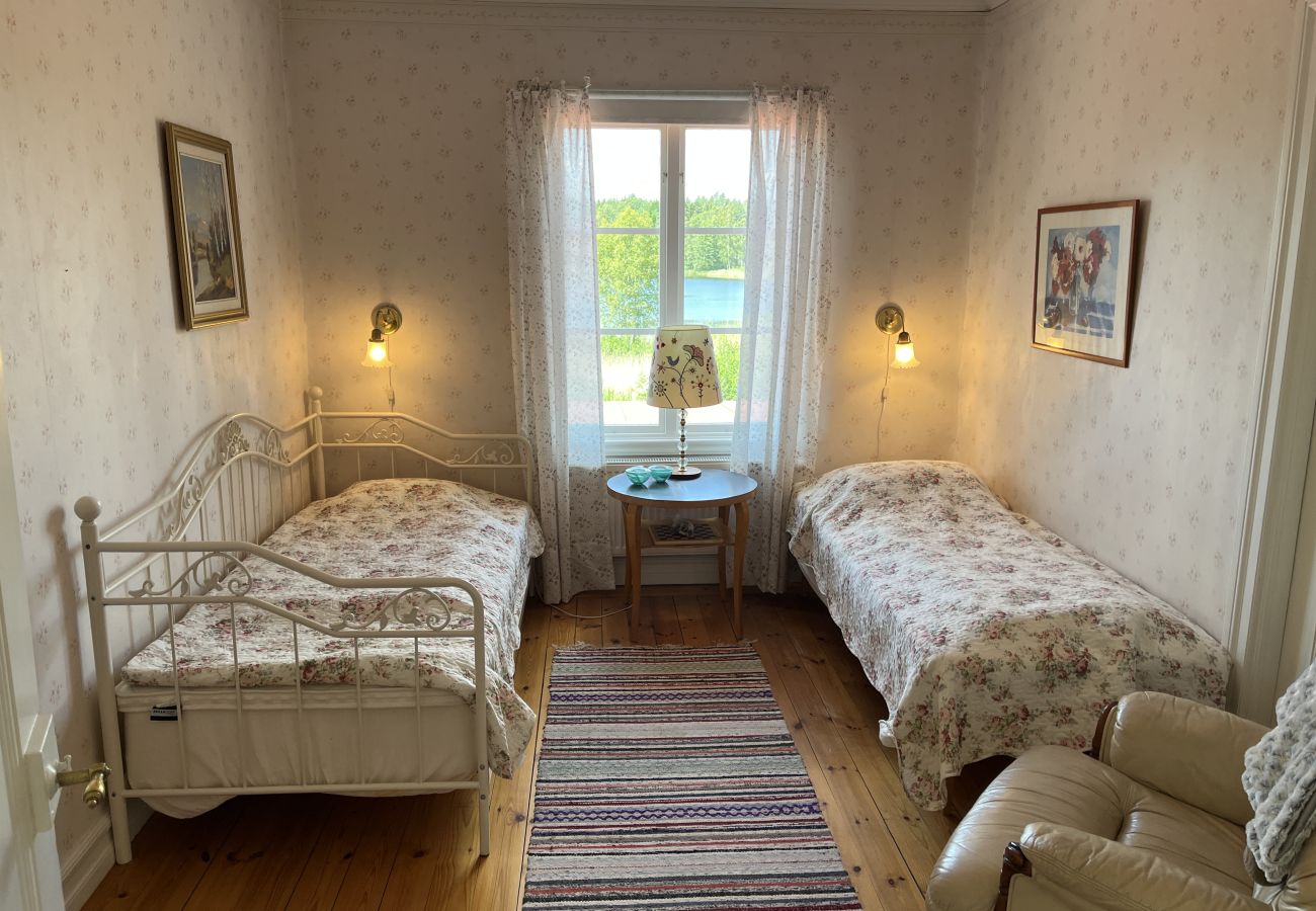 Apartment in Vimmerby - Spacious apartment with lake view only 15 minutes from Vimmerby | SE05089