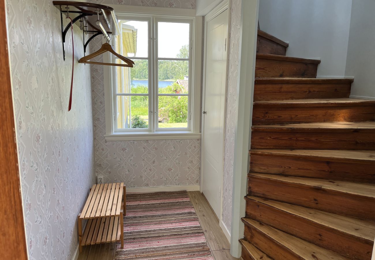 Apartment in Vimmerby - Spacious apartment with lake view only 15 minutes from Vimmerby | SE05089