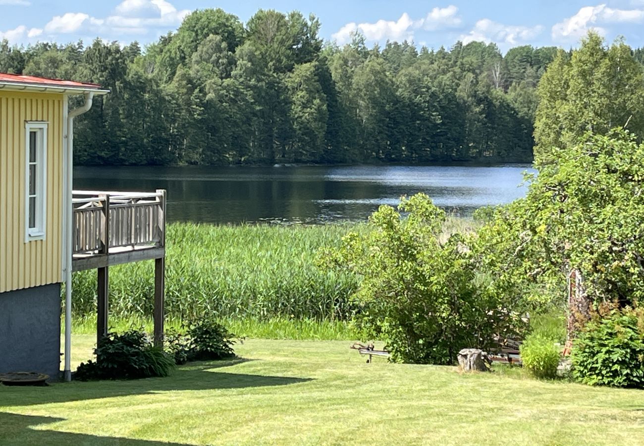 Apartment in Vimmerby - Spacious apartment with lake view only 15 minutes from Vimmerby | SE05089