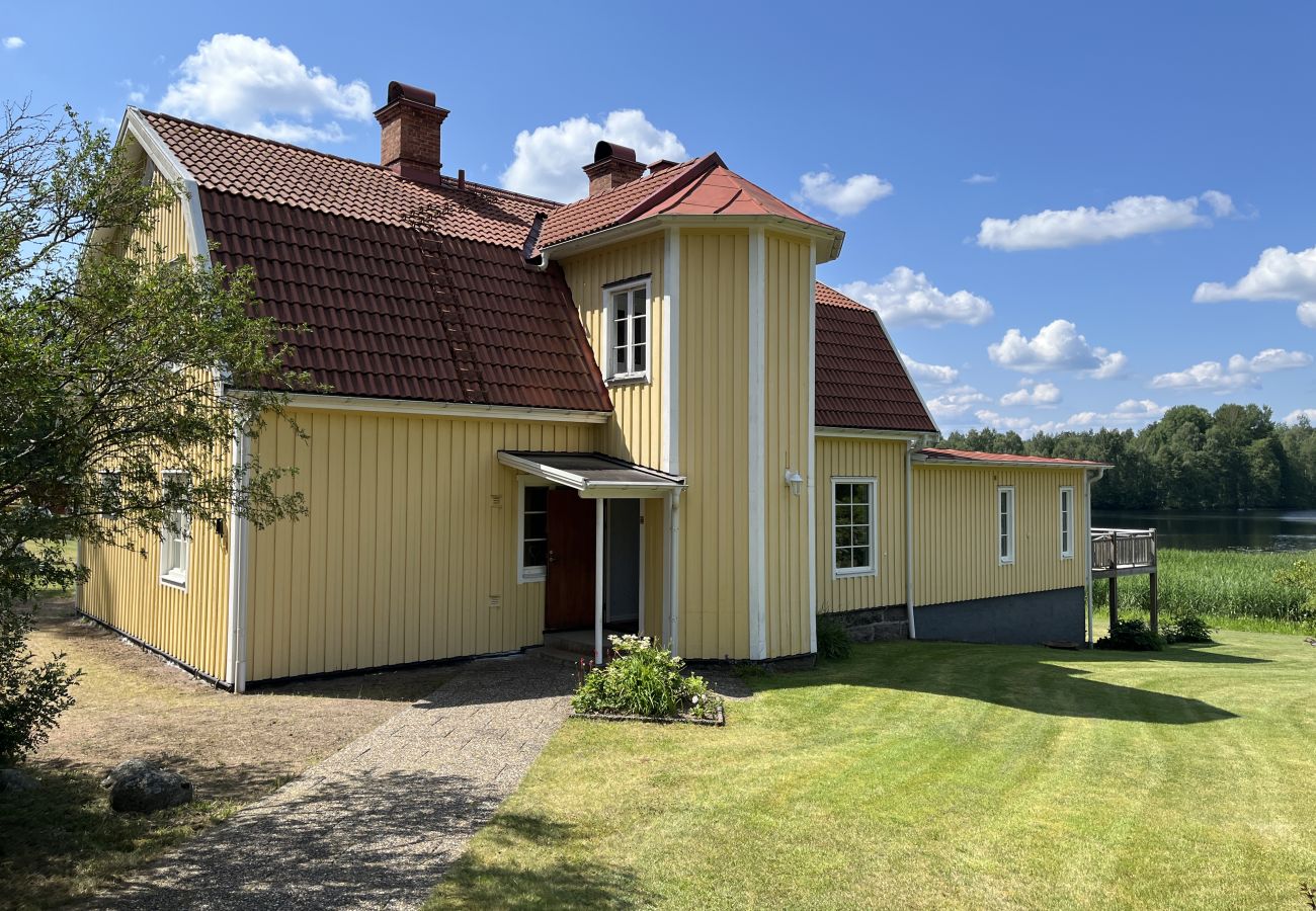 Apartment in Vimmerby - Spacious apartment with lake view only 15 minutes from Vimmerby | SE05089