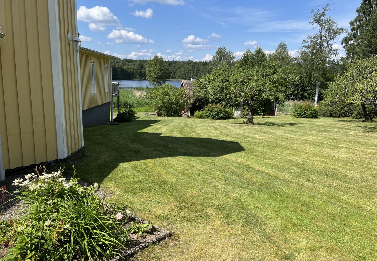 Apartment in Vimmerby - Spacious apartment with lake view only 15 minutes from Vimmerby | SE05089