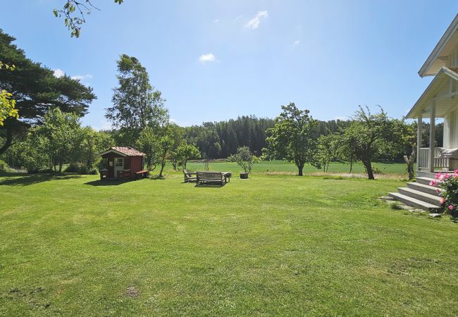 House in Henån - Charming house with kayaks, 300m from the sea on Orust | SE09139 House in Henån - Charming house with kayaks, 300m from the sea on Orust | SE09139