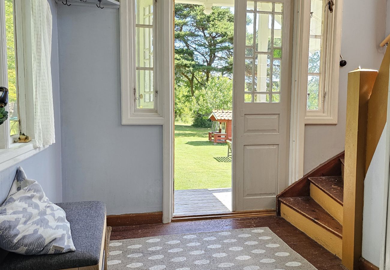 House in Henån - Charming house with kayaks, 300m from the sea on Orust | SE09139