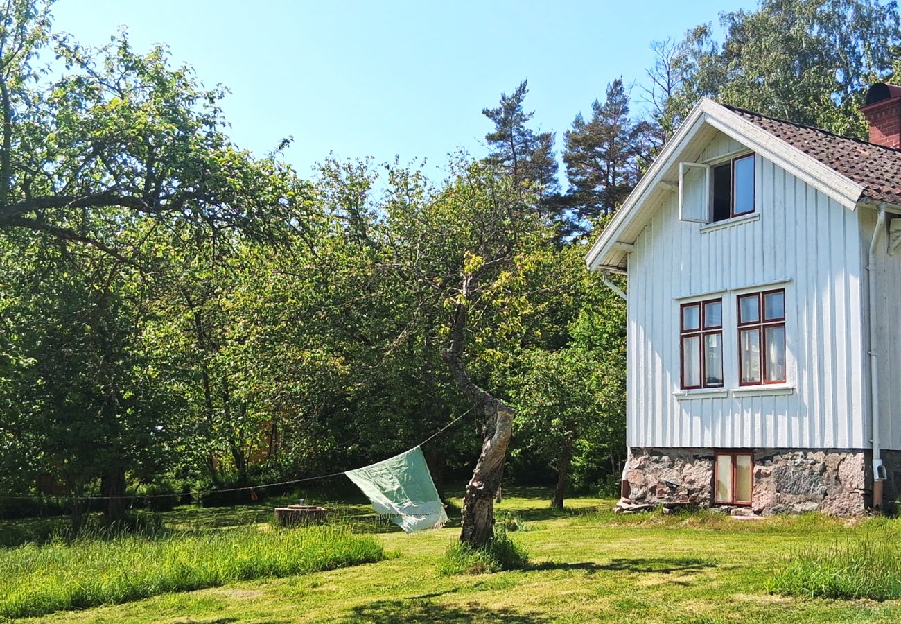 House in Henån - Charming house with kayaks, 300m from the sea on Orust | SE09139