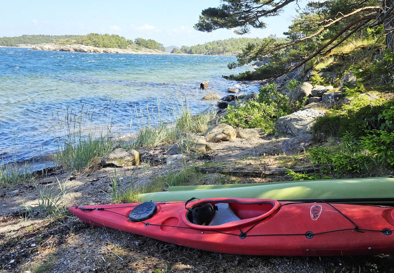 House in Henån - Charming house with kayaks, 300m from the sea on Orust | SE09139